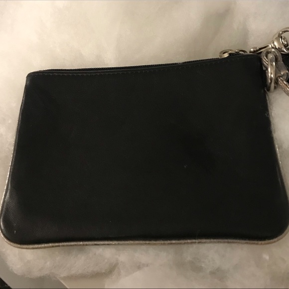 Coach Poppy Wristlet - Picture 4 of 4